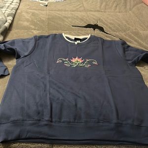 Size 3X Pembroke, ladies sweatshirt, blue with white collar and pretty flower